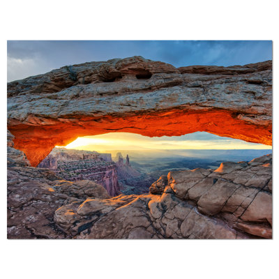 «Sunrise at Mesa Arch in Canyon», reproduction de photo sur toile tendue