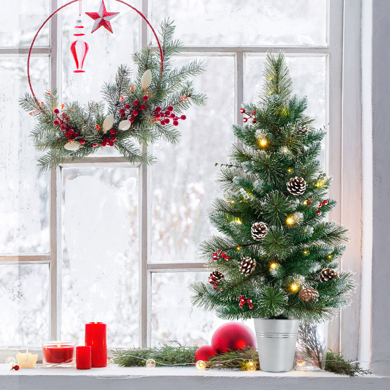 Arbre de Noël artificiel Holiday Aisle® de 3 pi avec 81 branches et feuilles d'eucalyptus, aiguilles de pin