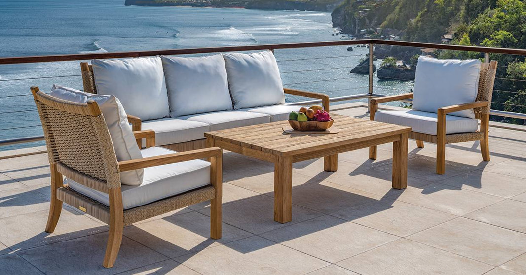 Elegant Outdoor Furniture