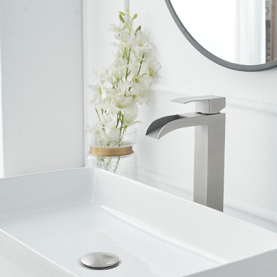 Single-handle Bathroom Faucet with Drain Assembly