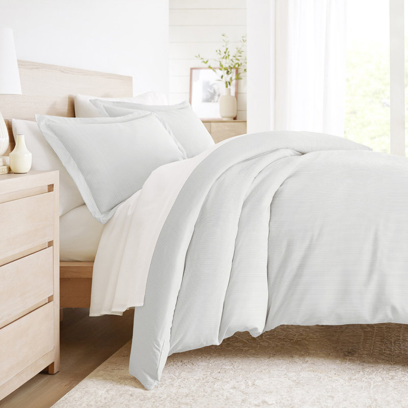 Duvet Cover Set Patterned Microfiber Ultra Soft Bedding in Pinstriped, Queen Duvet Cover + 2 Standard Shams