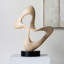 Objet décoratif en résine beige de fantaisie