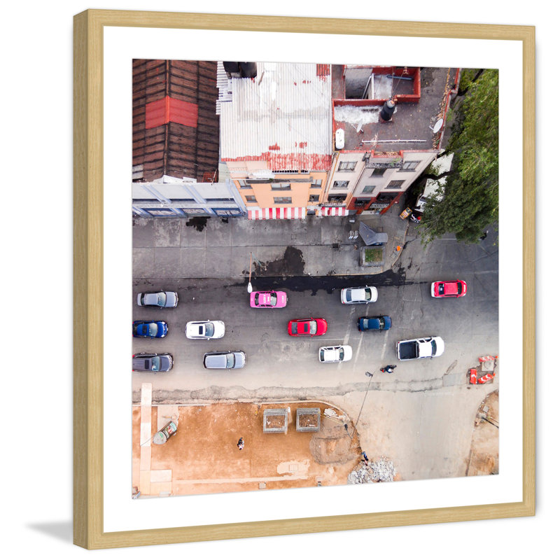 « one way street » par karolis janulis, reproduction de photo encadrée, H 24 po x l 24 po x P 1,5 po