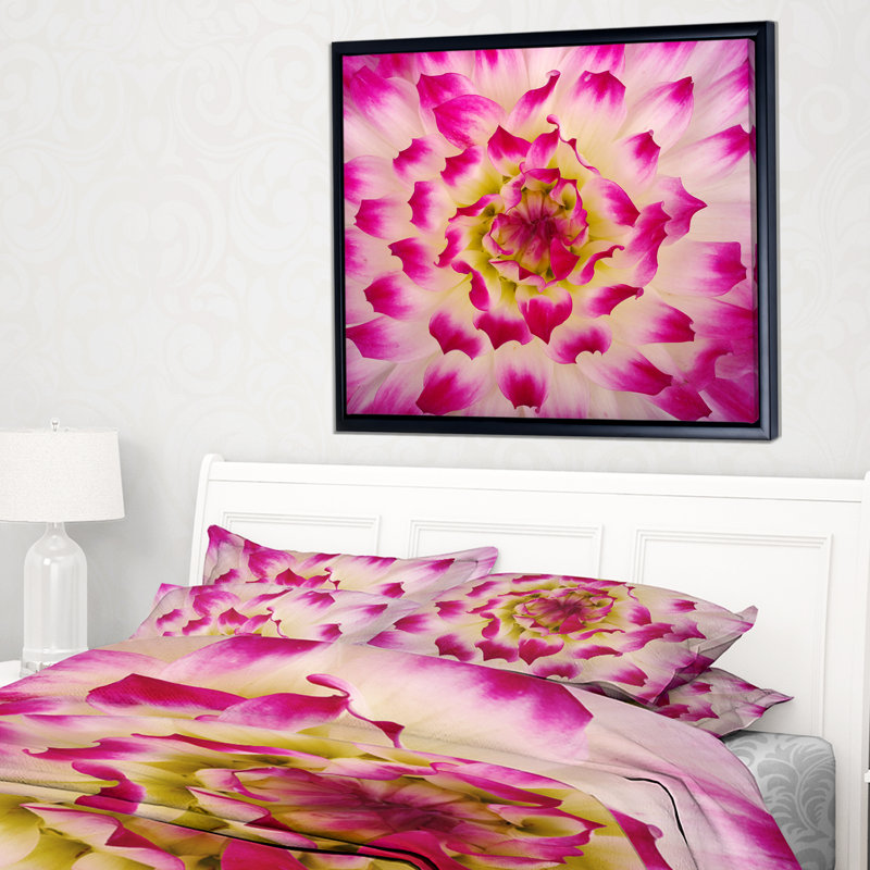 Photographie « smooth white rose pétales », H 14 po x l 22 po x P 1 po, Toile avec cadre flottant