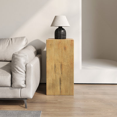 Table de bout à colonne carrée à aspect bois MGO, H 33,75 po, finition vieillie d'aspect bois, mélange avec différentes hauteurs, utilisation à l'intérieur comme à l'extérieur, couleur naturelle