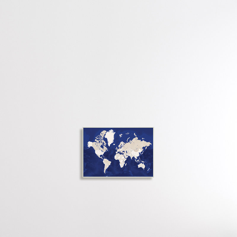 Carte du monde traditionnelle avec tons neutres sur fond bleu - impression, H 10 po x l 15 po x P 0,5 po, Plaque murale
