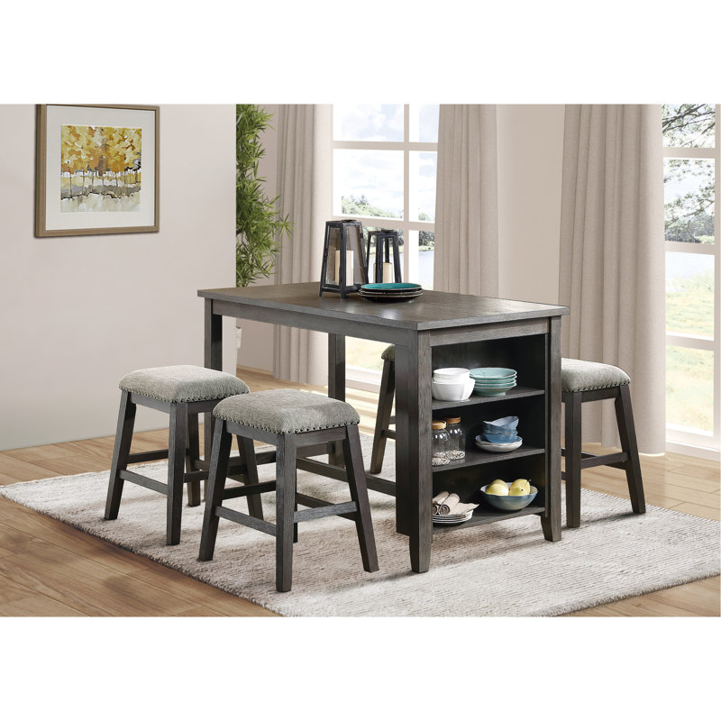 Ensemble de salle à manger multifonctionnel 5 pièces, hauteur comptoir, gris, table et 4 tabourets, placage bois brossé, étagères intégrées, revêtement en chenille, garniture cloutée élégante pour un coin repas.