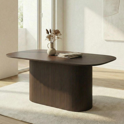 Grande table de salle à manger moderne 63 "avec base à rayures verticales, table de salle à manger rectangulaire pour la salle à manger