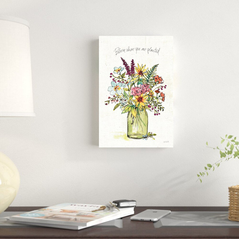 «Simply Petals III» par Anne Tavoletti - peinture sur toile tendue, H 12 po x l 8 po