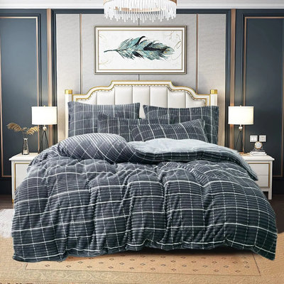 Polyester Striped Bedspread with Pillowcases