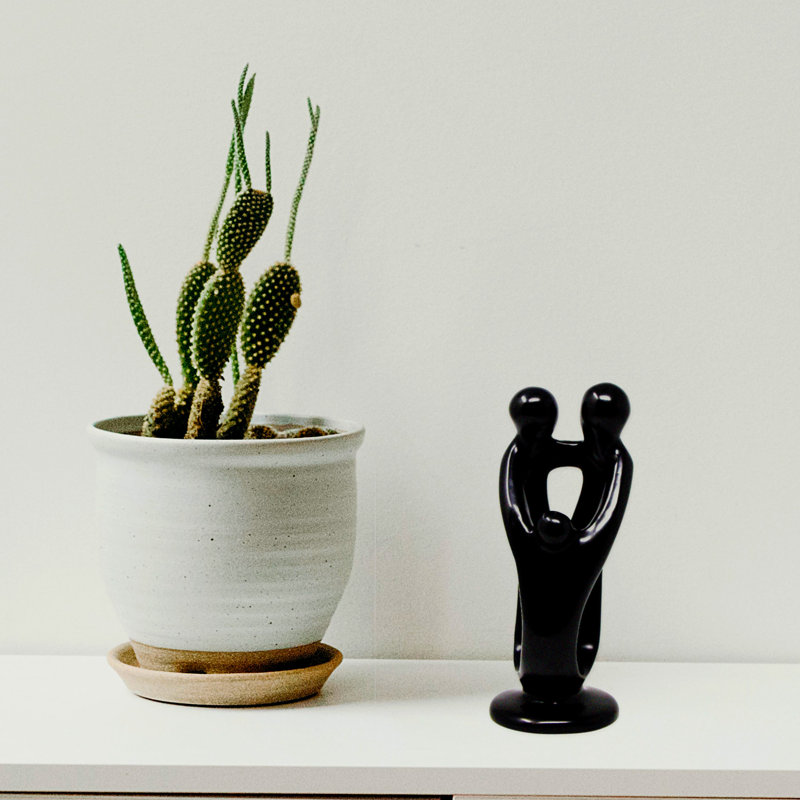 Figurine familial, H 8 po x l 4 po x P 4 po