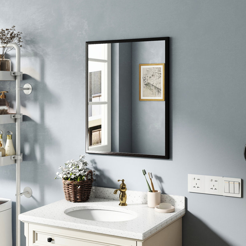 Miroir de salle de bain noir en aluminium de 24 pouces - Fonctionnel, compact et élégant pour toute configuration fonctionnelle