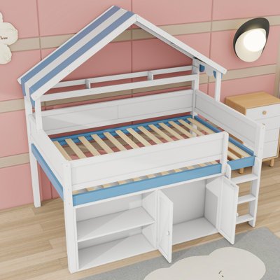 Lit mezzanine double avec toit, armoire, tablettes et garde-corps