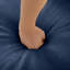 Chenille moderne avec rangement en bleu, rangement ergonomique pour le soutien du dos et des accoudoirs en tissu bleu, détente cylindrique-120912612