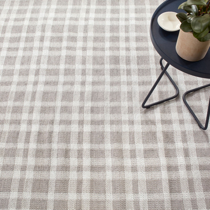 Tapis intérieur / extérieur gris tissé à la main Tattersall, Rectangle 7 pi 6 po x 9 pi 6 po
