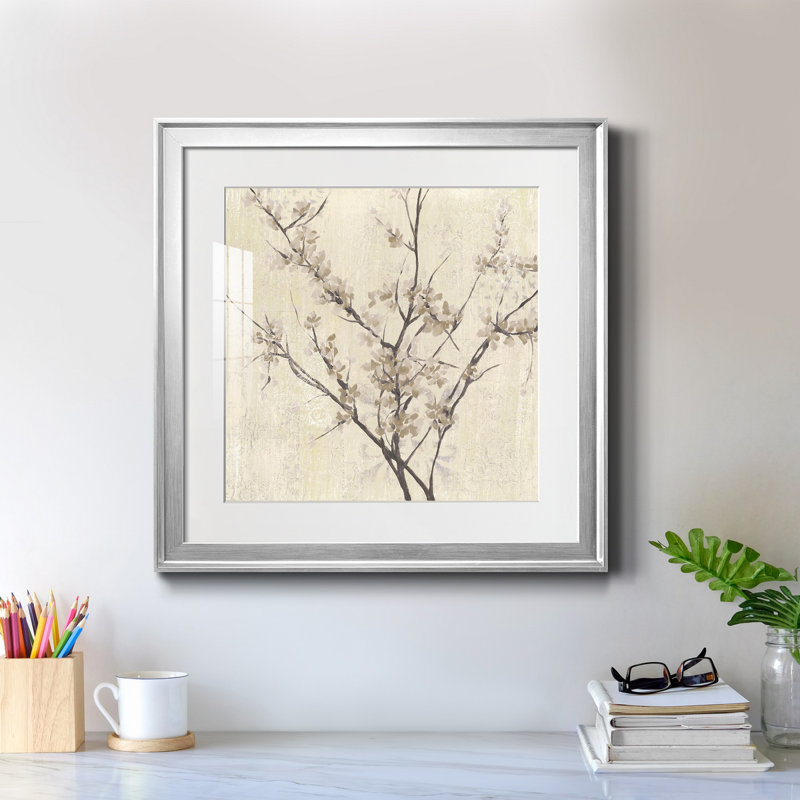 «Neutral Blossoms On Cream», reproduction encadrée de qualité supérieure - prête à être accrochée, Cadre argenté