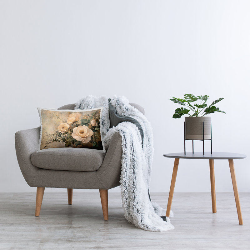 Coussin Stupell Industries Blush Roses Blooming Design par Petal Prints Design