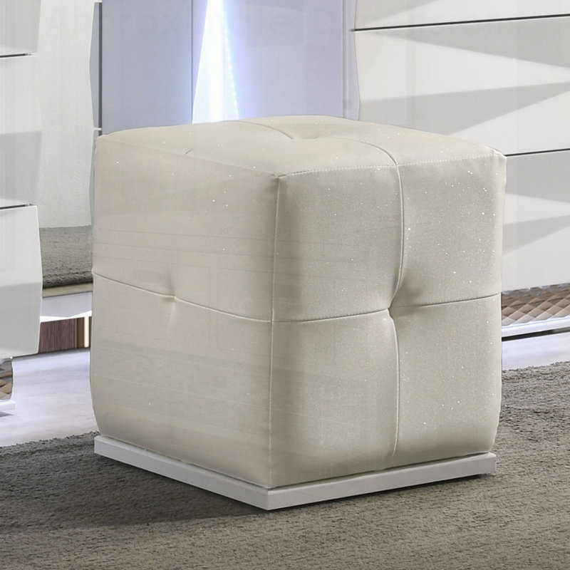 Tabouret de coiffeuse capitonné de style contemporain avec structure en bois d'hévéa, parfait pour un décor moderne et des sièges confortables.