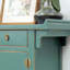 Armoire d'entrée verte vieillie