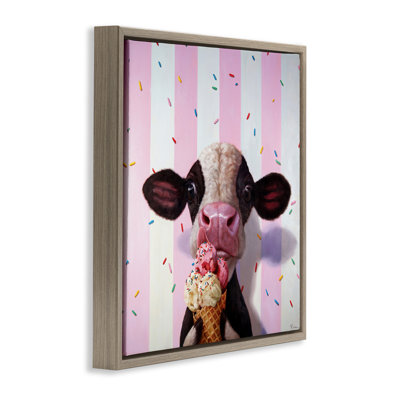 «Cow with Ice Cream Cone Grain» par Lucia Heffernan