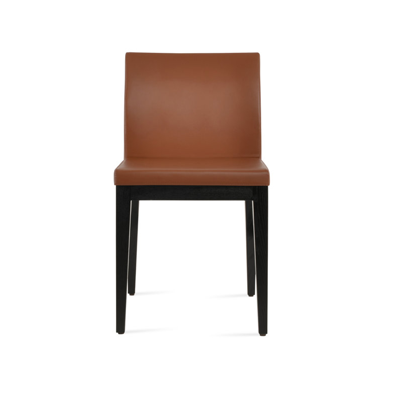 Chaise en bois de frêne Aria, Matériau noisette en microfibres de polyester et 