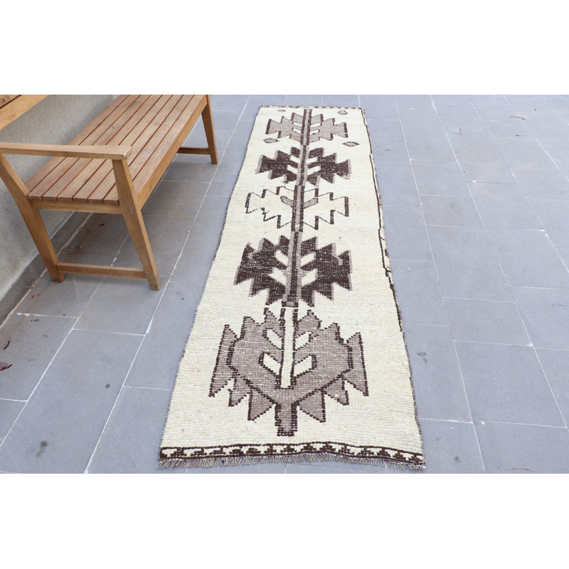 Tapis turc vintage en laine Herki avec motif tribal brun pour les espaces de cuisine ou de couloir