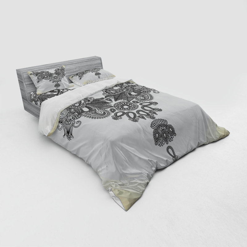 Traditional Polyester Paisley Duvet Cover, Queen Duvet Cover + 3 Additional Pieces