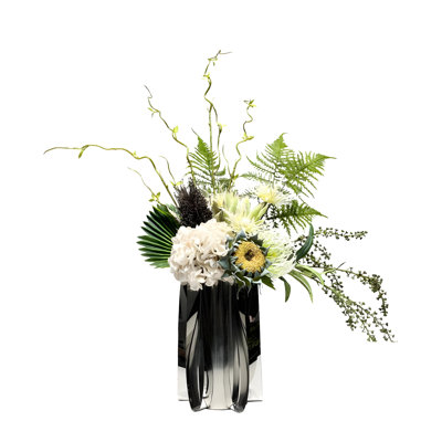 Ornements de fleurs simulées