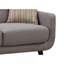 Canapé trois places en mélange de polyester avec structure matelassée, pieds en bois massif, rembourrage en mousse haute densité et 2 coussins décoratifs