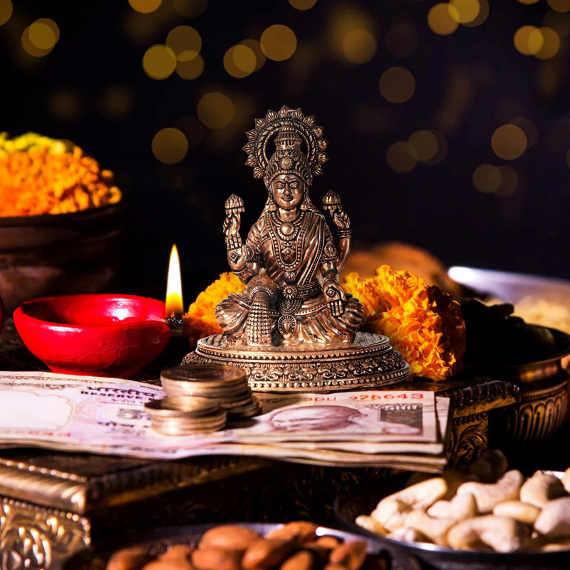 Petite statue en laiton de la déesse Dhana Lakshmi de qualité fine - Idole religieuse traditionnelle indienne fabriquée à la main H 5,5 po x l 4 po Wealth Prosperity Home Decor