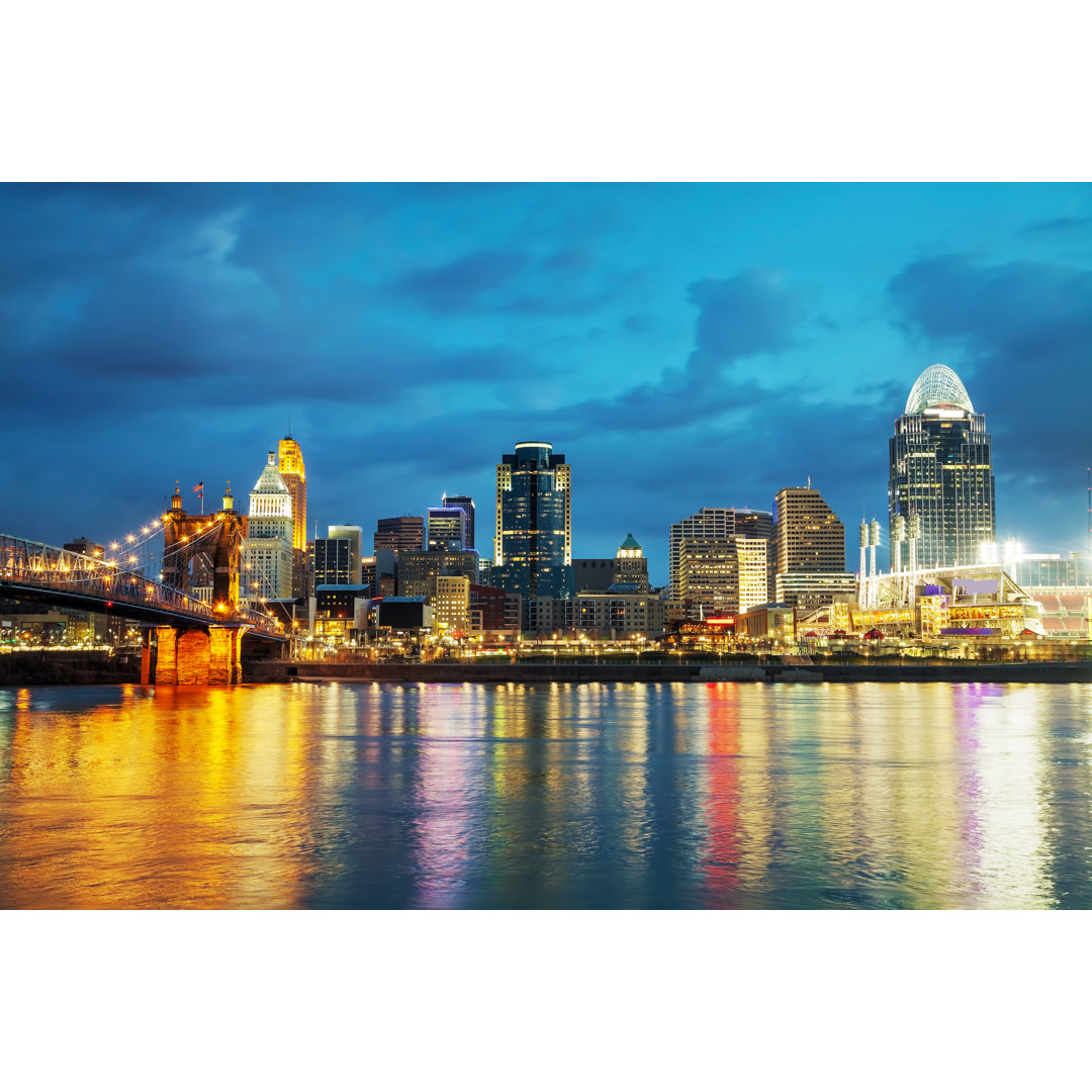 Cincinnati Downtown von AndreyKrav - Foto ohne Rahmen auf Leinwand