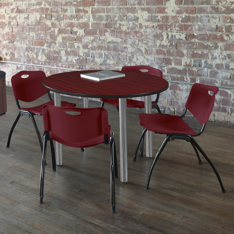 Plateau de table Kee, 4 chaises empilables, H 29 po x l 36 po x P 36 po, Bourgogne, Acajou / chrome
