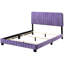 Un lit mauve éclatant ajoute une touche de style à votre chambre à coucher