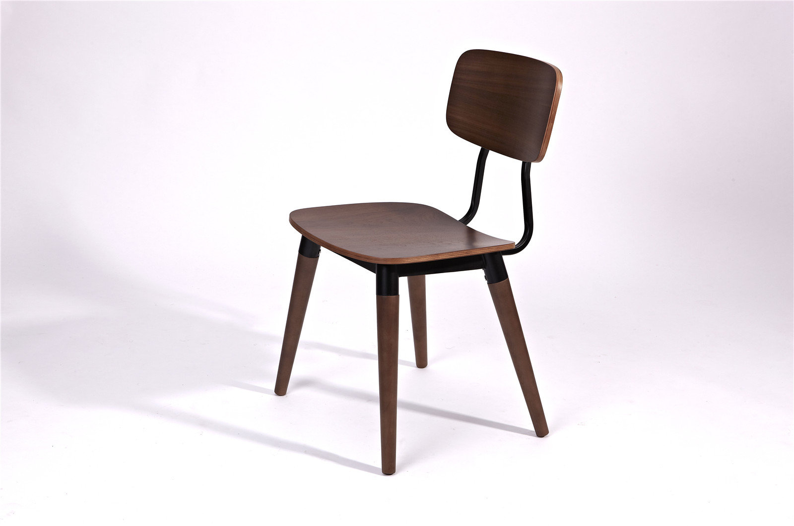 Corrigan Studio® Chaise de salle à manger en bois massif Wortham