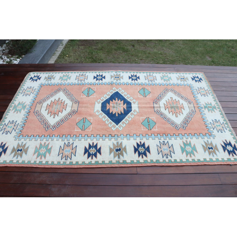 Authentique tapis turc rétro idéal pour les salons et les chambres à coucher avec des motifs complexes