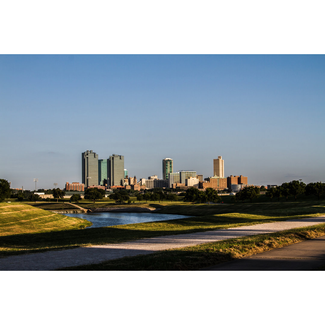 Ft Worth Texas Skyline von Ronald Hood - Kunstdrucke auf Leinwand