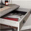 Bureau d'ordinateur en coin Coastal avec plateau coulissant pour clavier, finition brune