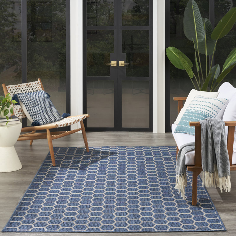 Canete Geometric Reversible Indoor/Outdoor Area Rug in Blue, Rectangle 6' x 9'