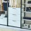 Système de garde-robe autoportant en bois avec cadre en métal
