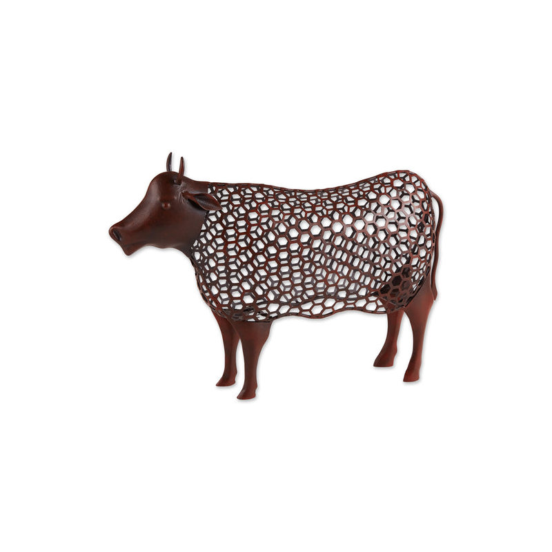 Sculpture de vache en fil de poulet