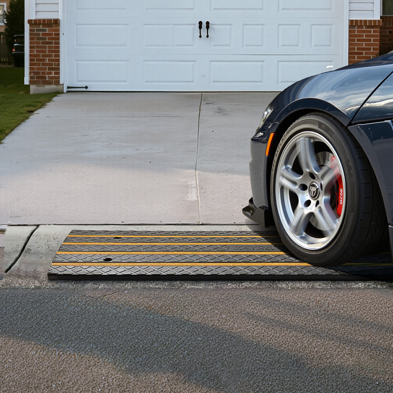 Driveway Rubber Curb Ramp 33000 lbs 2.6 in Rise Threshold Ramp