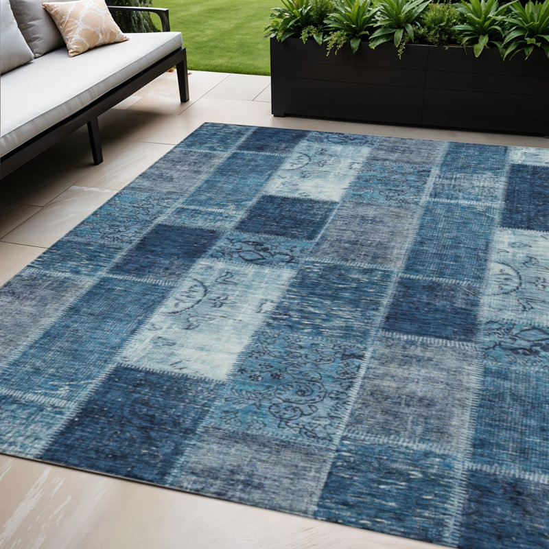 Tapis intérieur / extérieur lavable bleu marine et bleu ciel HomeRoots 5 pi x 8 pi