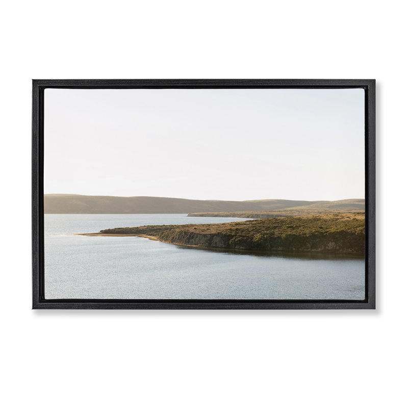  «Pacific Estuary Landscape Floater» par Crystal Lynn Collins, Cadre flottant noir de jais, H 17 po x l 25 po