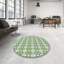 Tapis vert/blanc tissé à la machine-1031801541