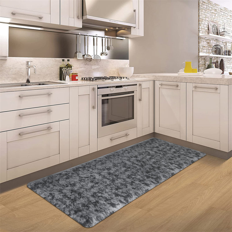 Tapis de cuisine Makasha, Rectangle 1 pi 8 po x 2 pi 6 po, Gris argenté