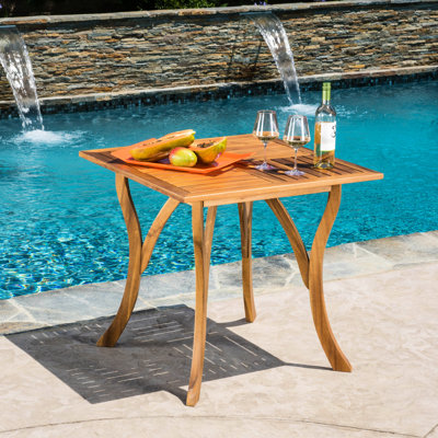 Table carrée en bois 31,5 po avec finition - créant un attrayant patio