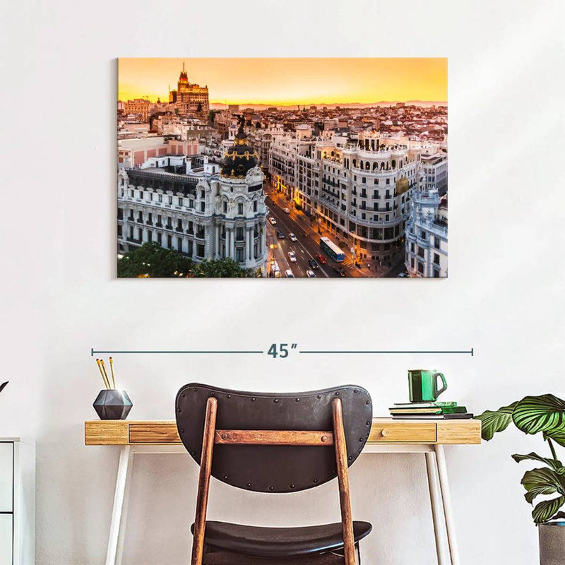 Nicci Gran Via, rue commerciale, H 26 po x l 39 po