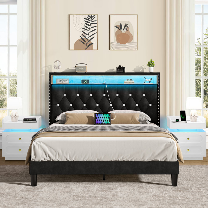 Lit plateforme avec tête de lit et lumières DEL, équipé d'une table de bout moderne pour l'ensemble de chambre à coucher 3