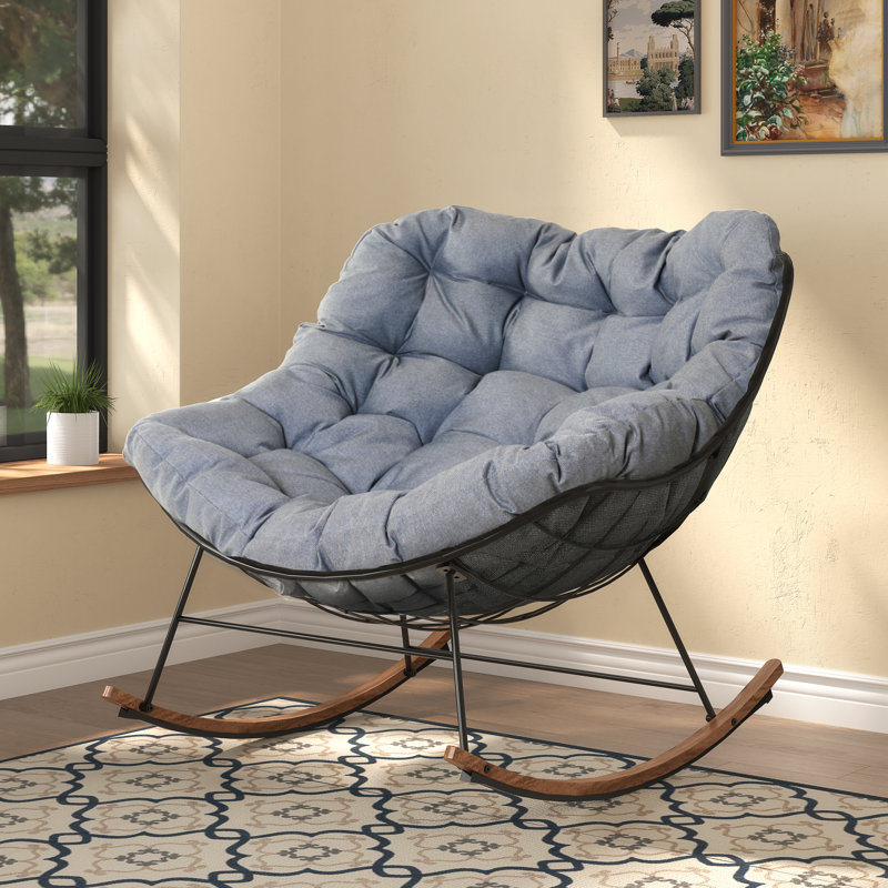 Chaise berçante d'extérieur en métal avec coussins