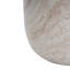 Table d'appoint légère en forme de tonneau en béton pour une utilisation intérieure et extérieure avec une finition en travertin naturel et une conception multifonctionnelle.